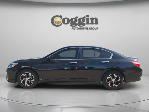 Used 2017 Honda Accord LX image 3