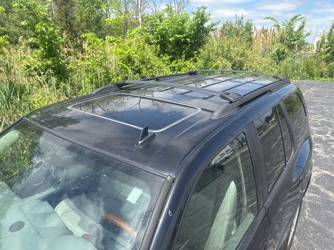 Used 2008 GMC Envoy Denali w/ Sun And 6-Disc Cd Package RWD image 4