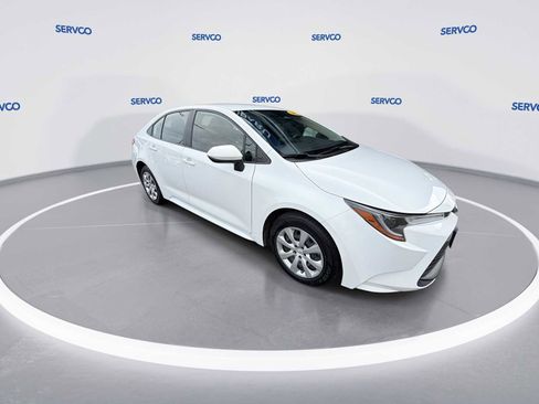 Used 2023 Toyota Corolla LE image 2