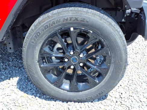 Used 2025 Jeep Wrangler Unlimited Sahara AWD/4WD image 14