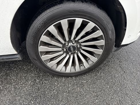 Used 2021 Lincoln Navigator Reserve image 12