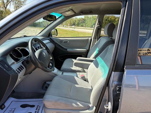 Used 2004 Toyota Highlander 2WD V6 image 8