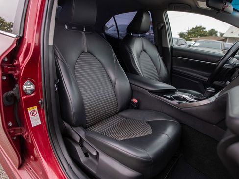 Used 2018 Toyota Camry SE image 22