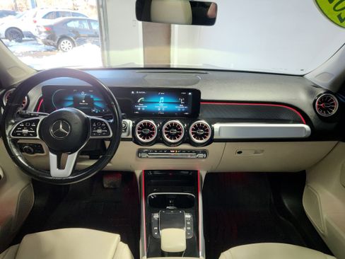 Used 2022 Mercedes-Benz GLB 250 4MATIC image 16