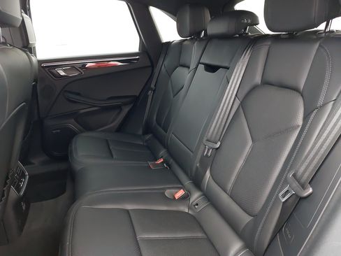 Certified 2026 Porsche Macan AWD/4WD image 16