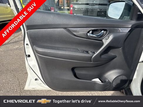 Used 2017 Nissan Rogue SV image 18