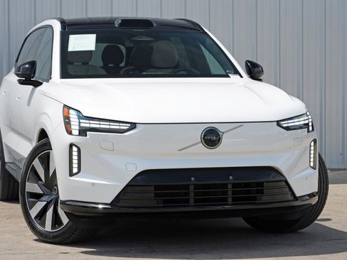 Used 2025 Volvo EX90 Ultra image 4