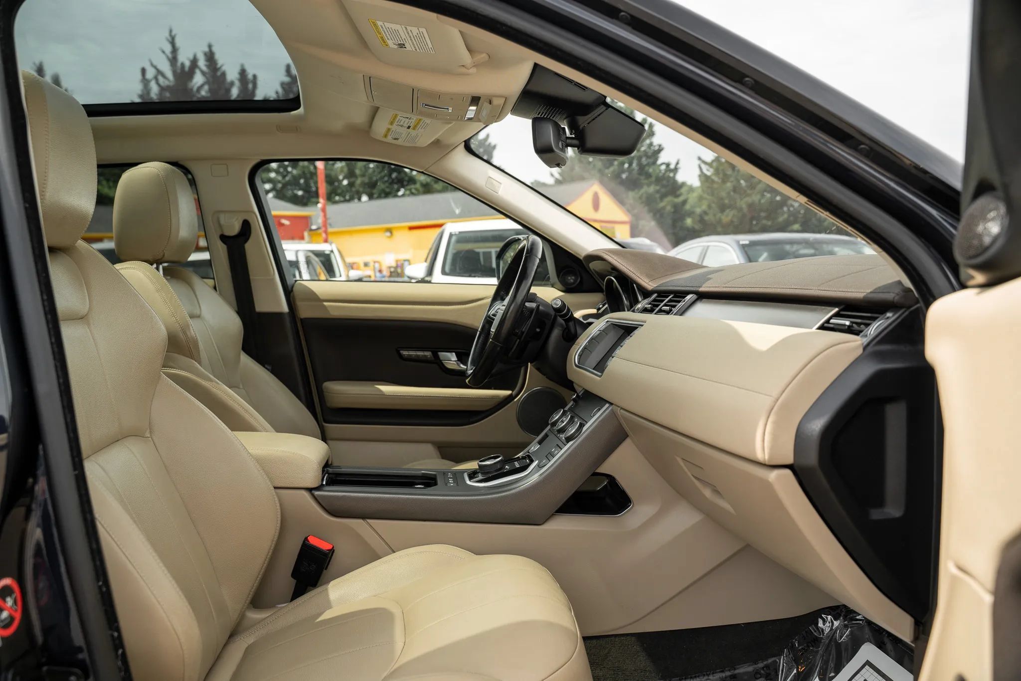 Used 2018 Land Rover Range Rover Evoque SE Premium AWD/4WD image 13