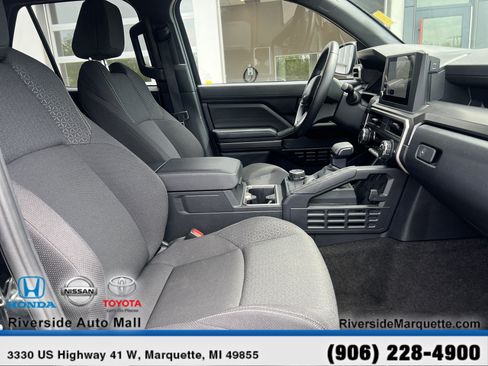 Used 2025 Toyota 4Runner SR5 AWD/4WD image 25