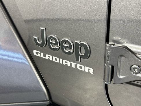 Used 2021 Jeep Gladiator Overland w/ Popular Equipment Package AWD/4WD image 28