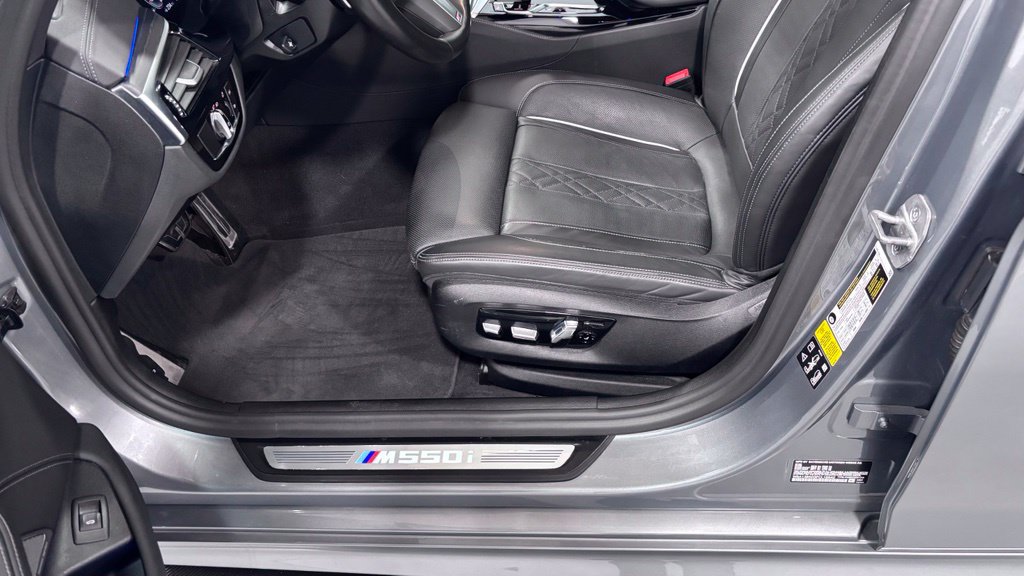 Used 2023 BMW M550i xDrive w/ Dynamic Handling Package AWD/4WD image 13