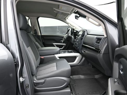 Used 2024 Nissan Titan SV w/ SV Convenience Package image 25