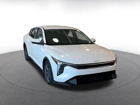 Used 2025 Kia K4 LXS image 3