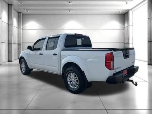 Used 2017 Nissan Frontier SV w/ SV Value Truck Package AWD/4WD image 6