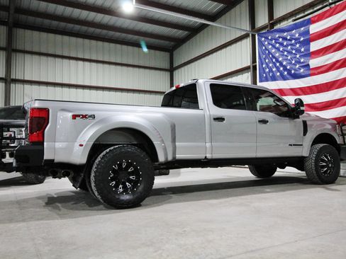 Used 2021 Ford F350 Platinum AWD/4WD image 12
