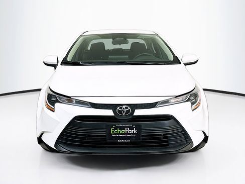 Used 2025 Toyota Corolla LE image 2