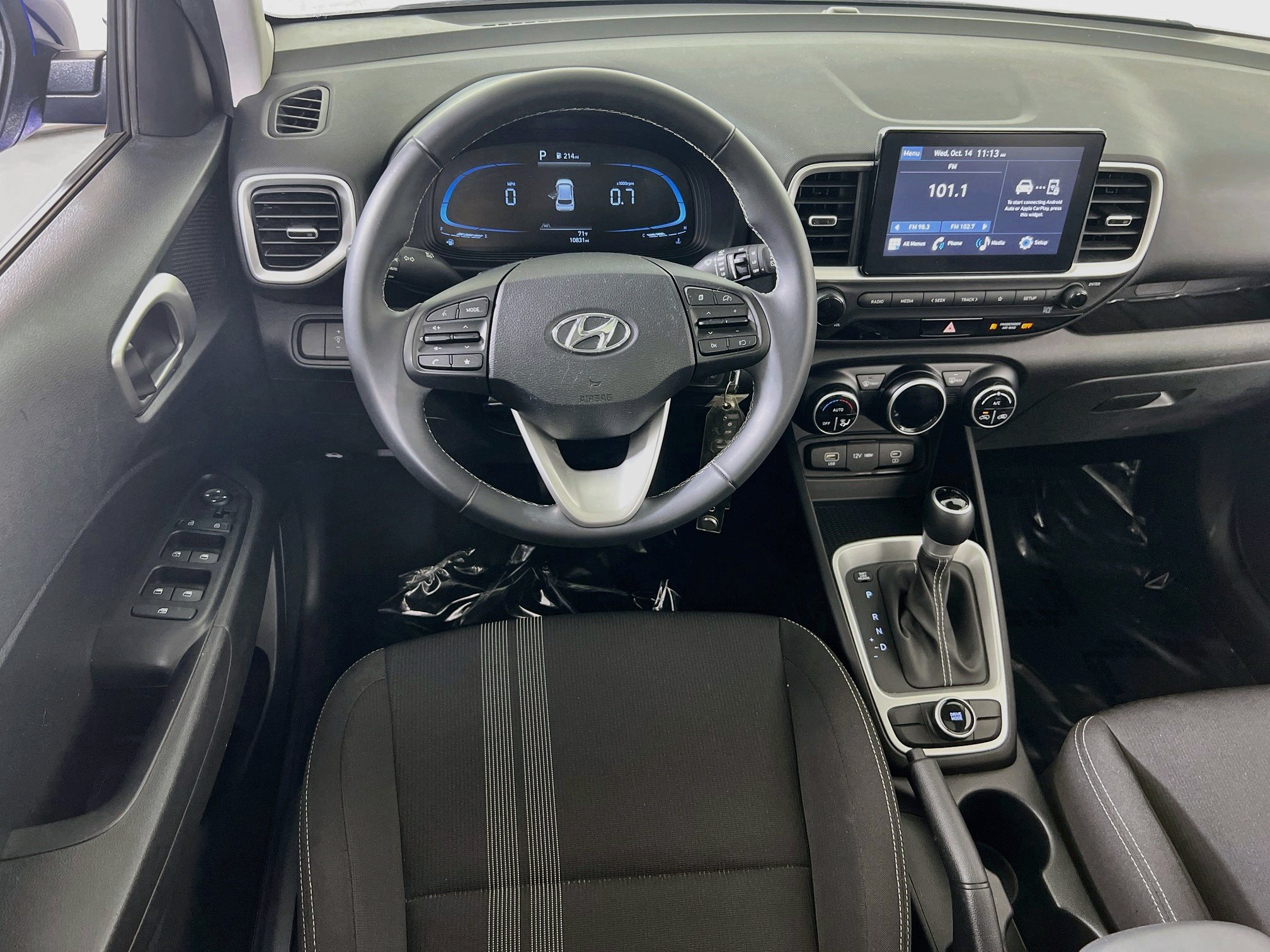 Used 2023 Hyundai Venue SEL FWD image 21