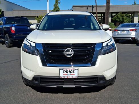 Used 2024 Nissan Pathfinder SV image 8