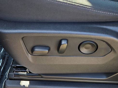 Used 2025 Chevrolet Silverado 1500 LT image 25