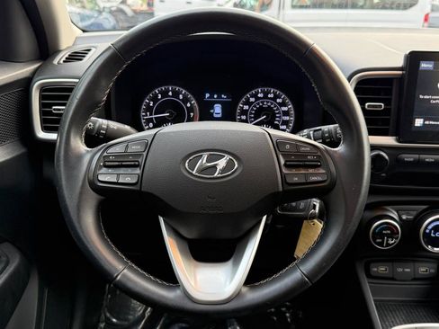 Used 2022 Hyundai Venue SEL FWD image 13