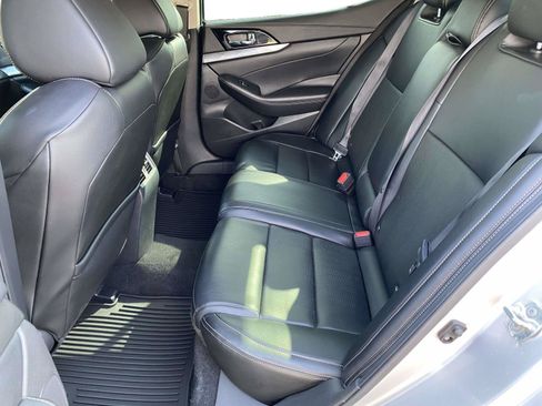 Used 2022 Nissan Maxima SV w/ Floor Mat Group FWD image 10