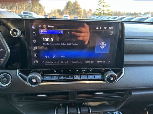 Certified 2025 Chevrolet Colorado Trail Boss w/ Midnight Edition image 14