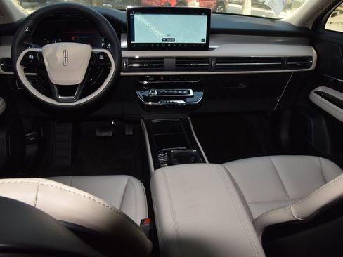 New 2026 Lincoln Corsair Premiere image 16