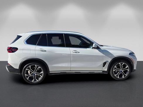 Certified 2024 BMW X5 sDrive40i w/ Premium Package RWD image 3