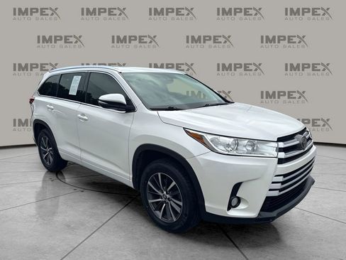Used 2017 Toyota Highlander XLE FWD image 7