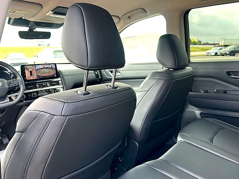 New 2026 Nissan Pathfinder SL FWD image 14