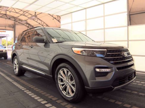 Used 2023 Ford Explorer XLT w/ Equipment Group 202A RWD image 5