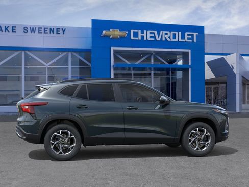 New 2026 Chevrolet Trax LT w/ Sunroof Package FWD image 5