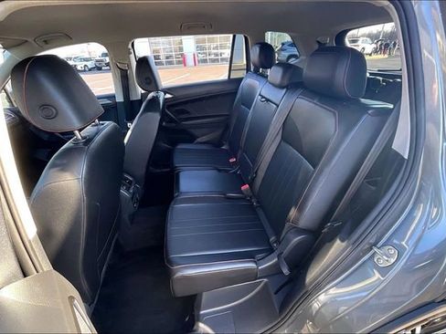 Used 2024 Volkswagen Tiguan SE image 26