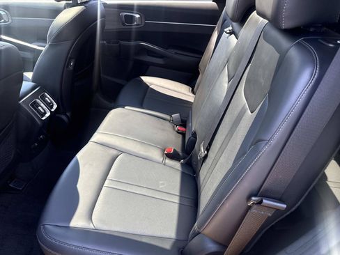 Used 2023 Kia Sorento S w/ Panoramic Sunroof Package AWD/4WD image 16