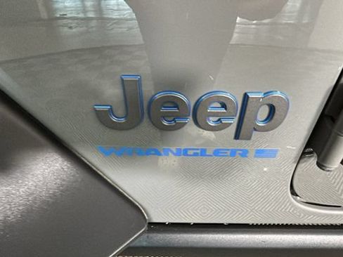 Used 2023 Jeep Wrangler Unlimited w/ Cold Weather Group AWD/4WD image 9