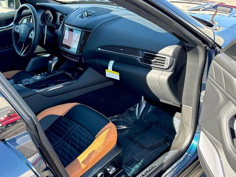 Used 2024 Maserati Levante Trofeo image 33
