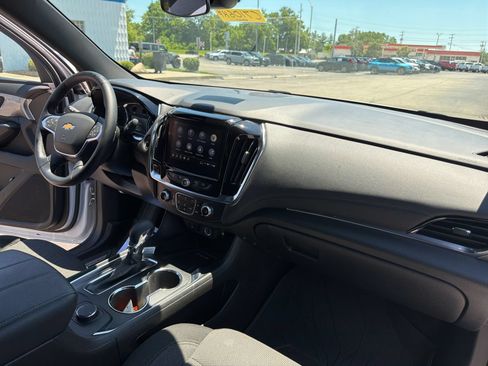 Used 2023 Chevrolet Traverse LT FWD image 34