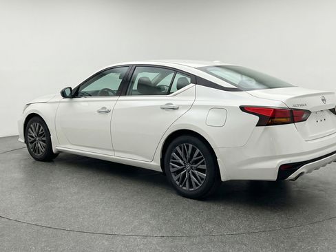 Used 2025 Nissan Altima 2.5 SV FWD image 6