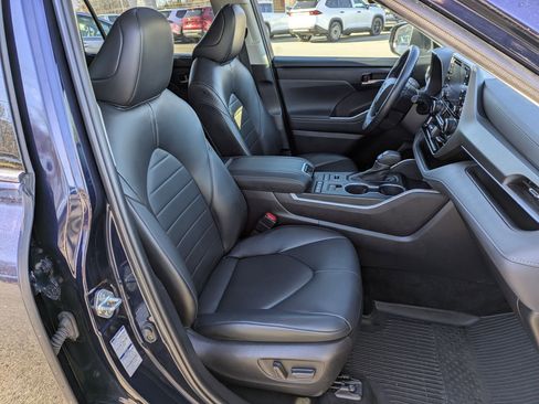 Used 2022 Toyota Highlander XLE image 24