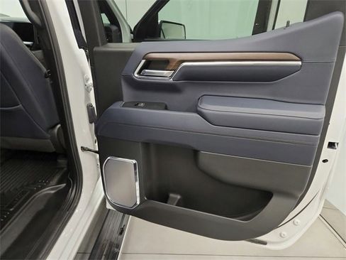 Used 2024 Chevrolet Silverado 1500 High Country w/ Technology Package image 42