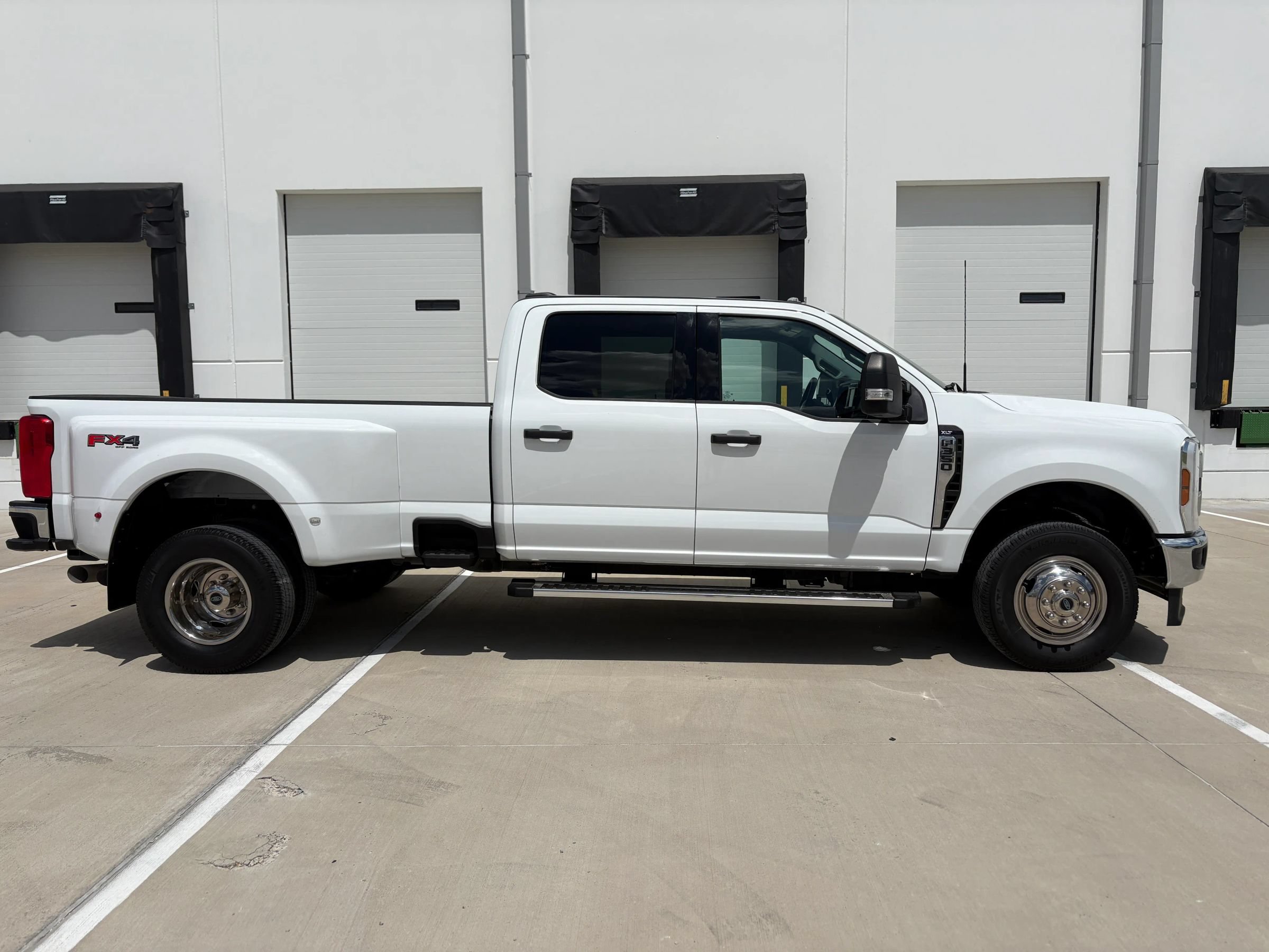 Used 2024 Ford F350 XLT AWD/4WD image 3