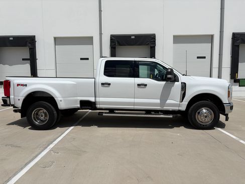 Used 2024 Ford F350 XLT AWD/4WD image 3