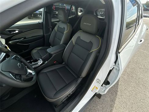 New 2026 Chevrolet Trax ACTIV w/ Sunroof Package image 20