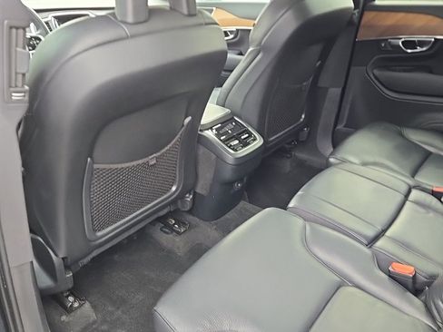 Used 2021 Volvo XC90 T6 Momentum w/ Climate Package image 9