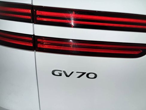 Used 2025 Genesis GV70 2.5T AWD/4WD image 11