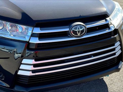 Used 2019 Toyota Highlander LE image 26