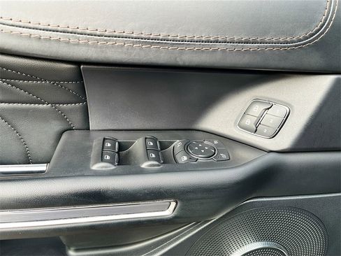 Used 2021 Ford Expedition Platinum image 18