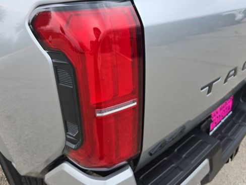 Used 2025 Toyota Tacoma SR5 image 33