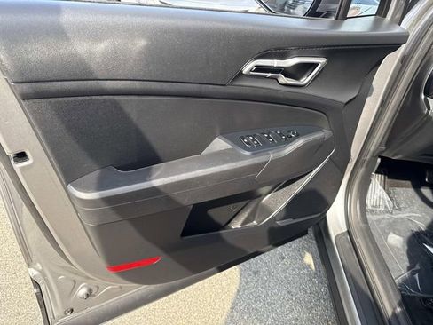 Used 2024 Kia Sportage LX image 19