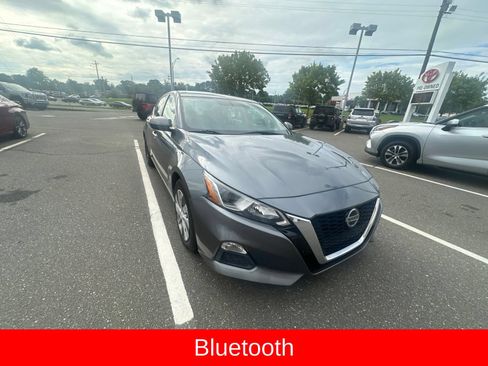 Used 2020 Nissan Altima 2.5 S FWD image 2